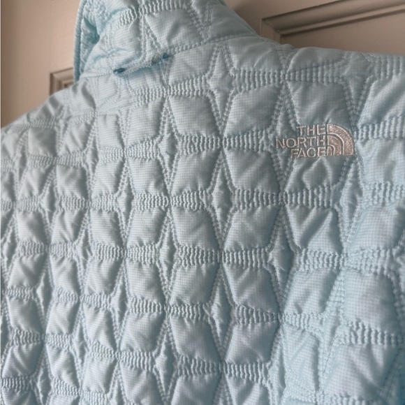 The North Face Light Blue Quilted Jacket - Picture 8 of 11
